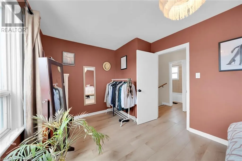 92 GLENDALE Avenue N