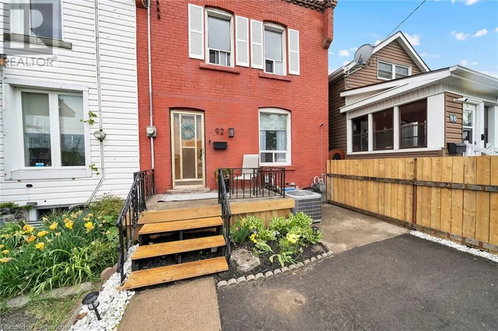 92 GLENDALE Avenue N