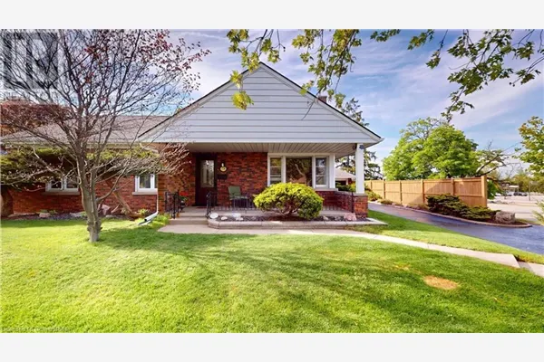 134 QUEENSWAY Drive