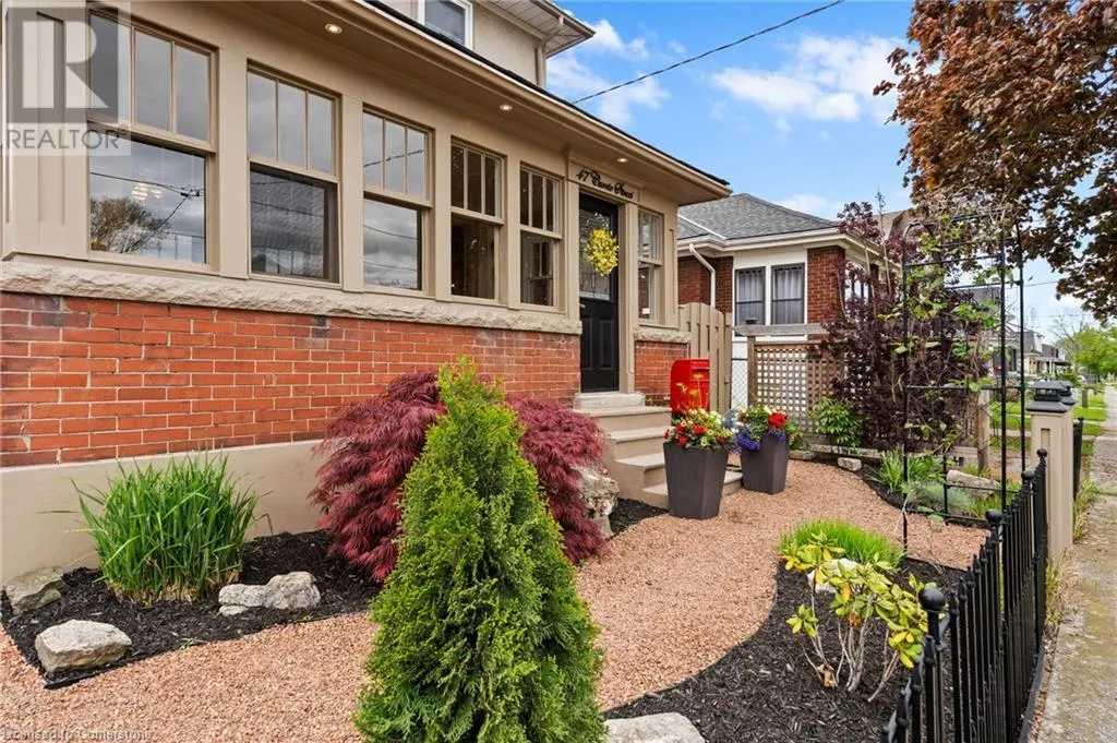 47 CURRIE Street