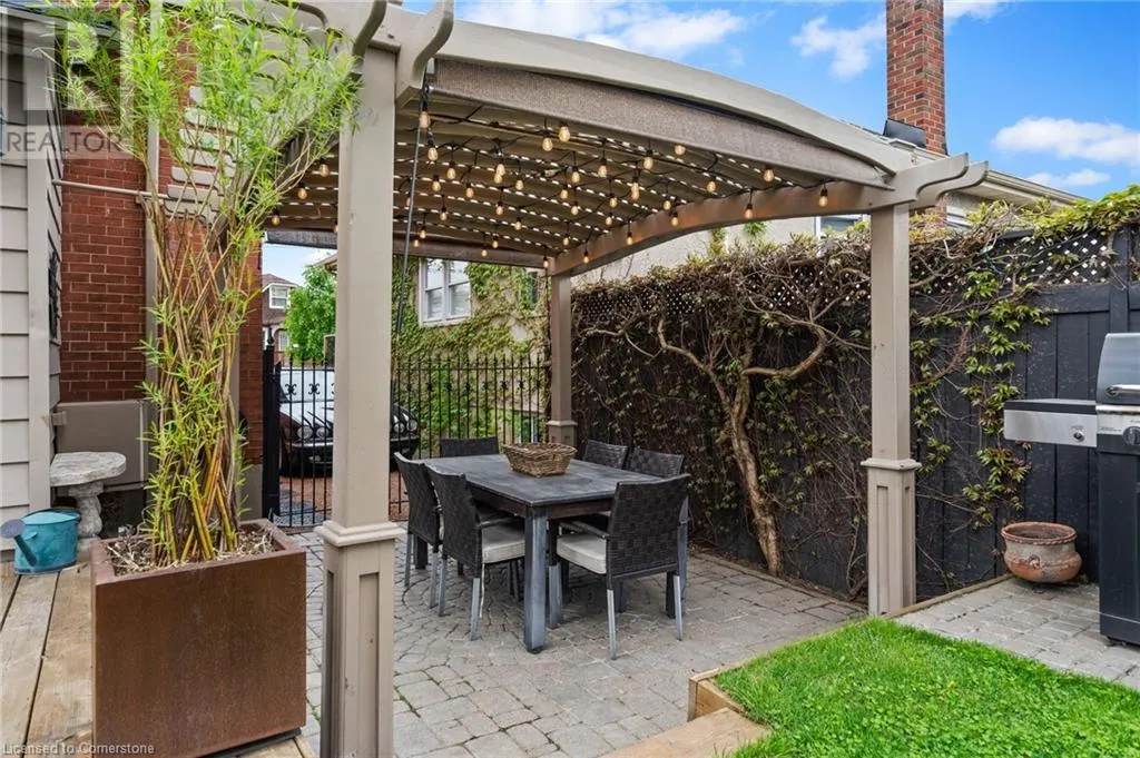 47 CURRIE Street