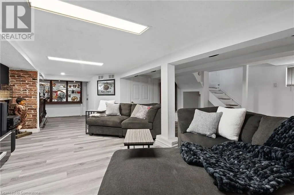 47 CURRIE Street