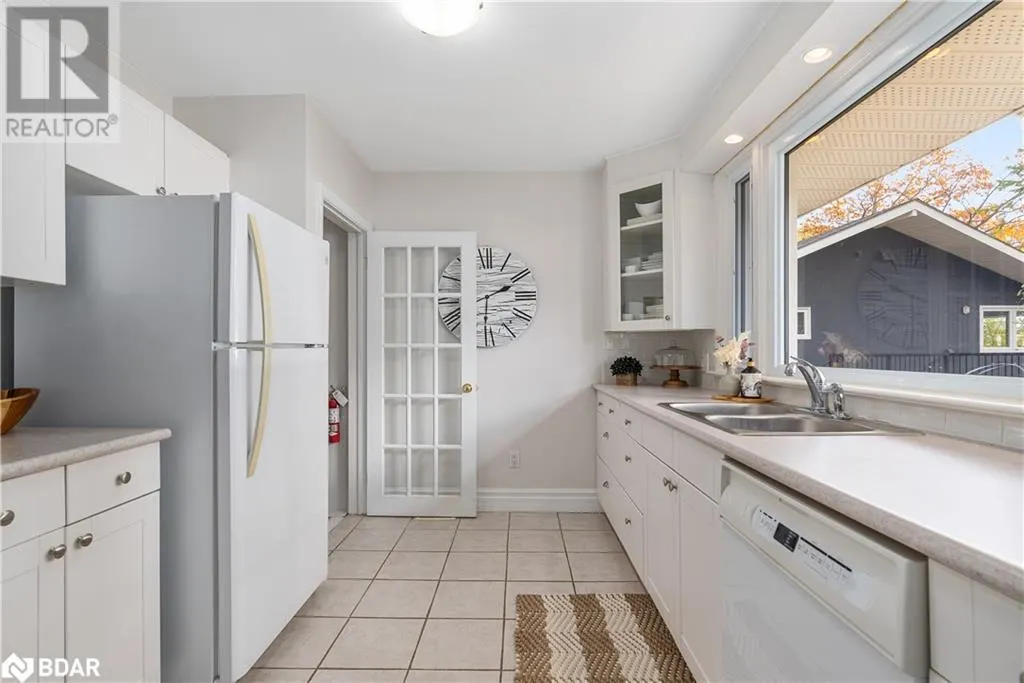 23 BARRIE Terrace