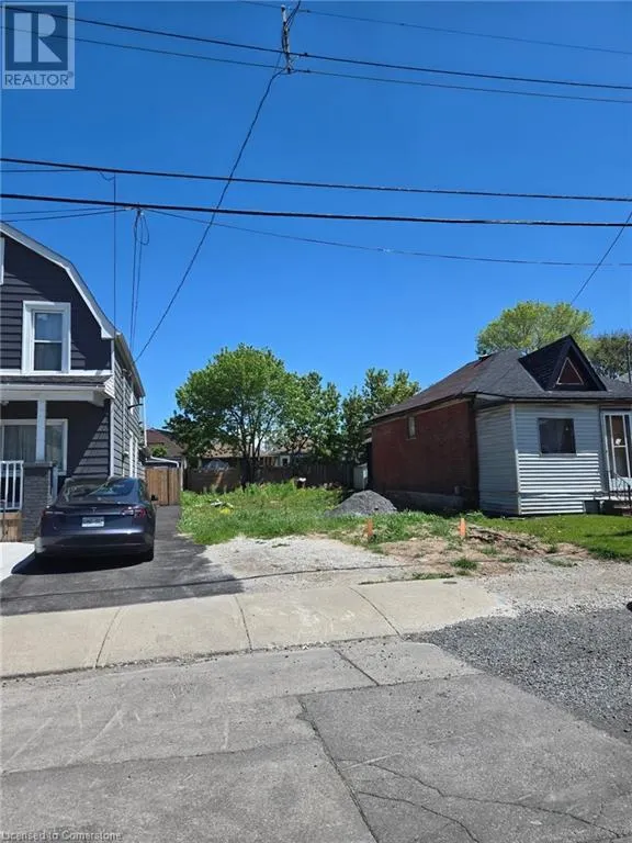 24 FRASER Avenue