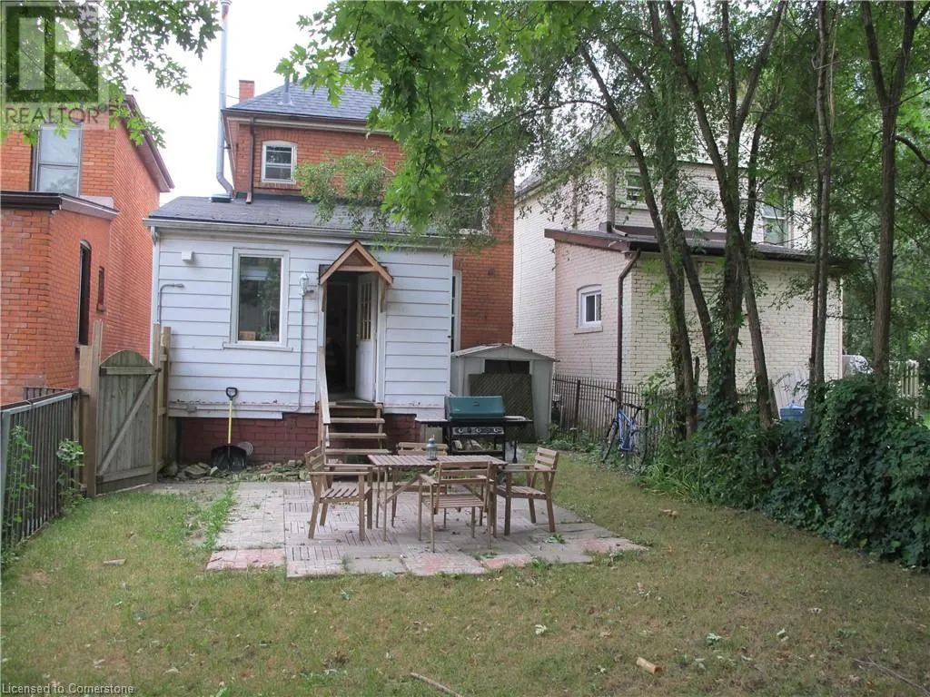 37 DUNDAS Street