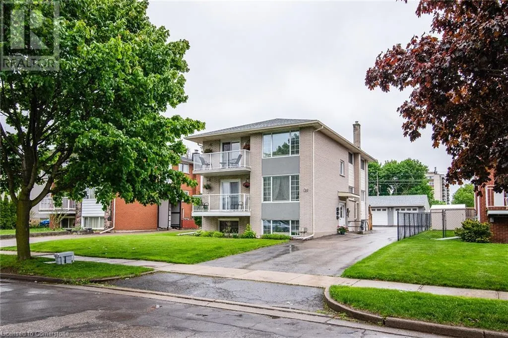 82 CARNABY Crescent