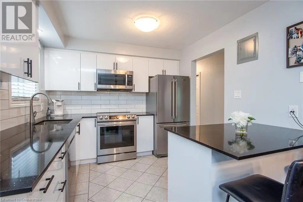 82 CARNABY Crescent