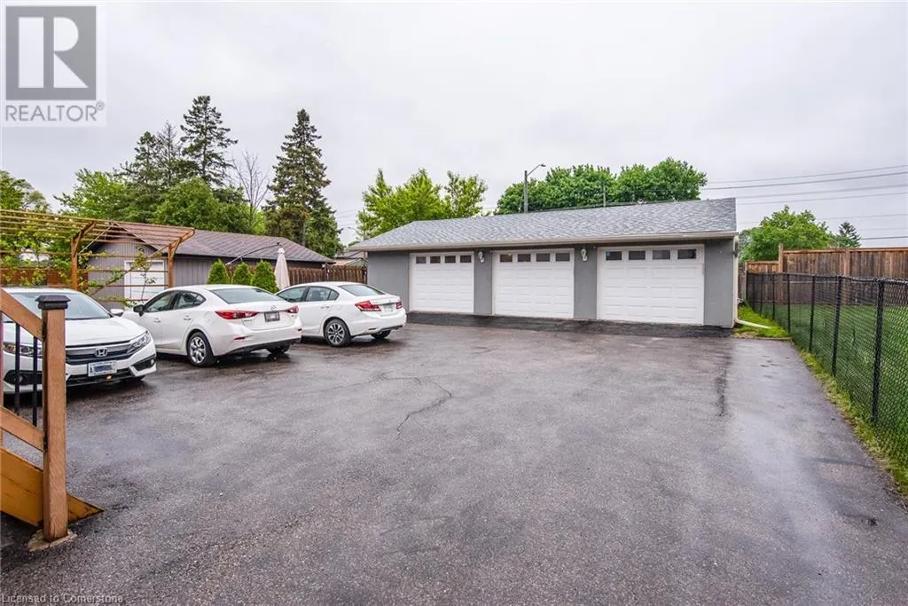 82 CARNABY Crescent