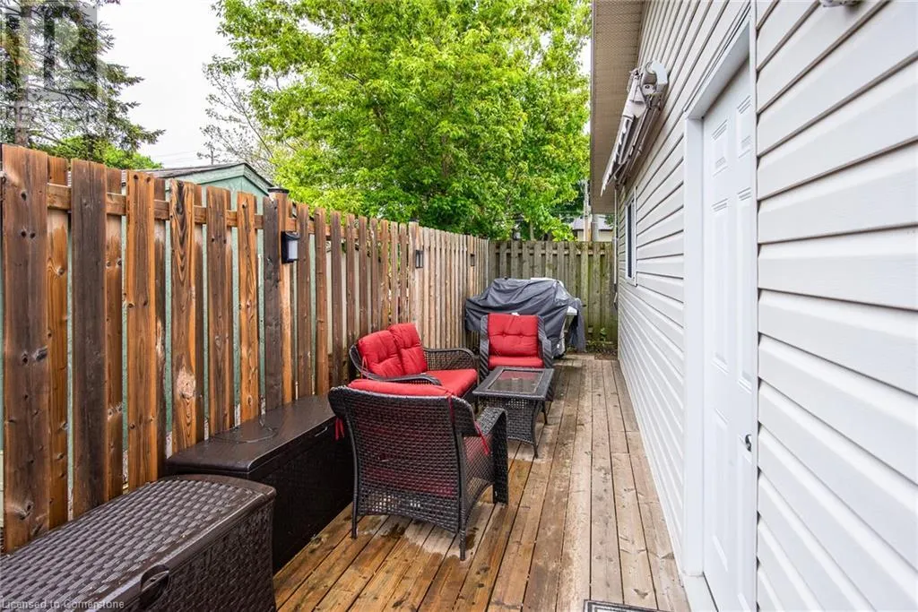 82 CARNABY Crescent