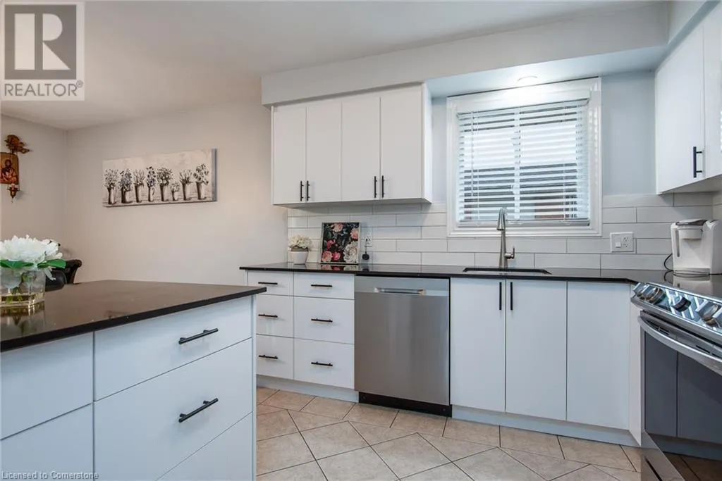82 CARNABY Crescent