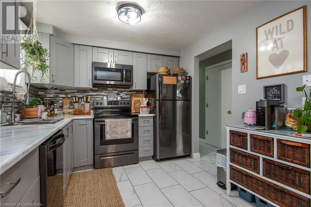 82 CARNABY Crescent