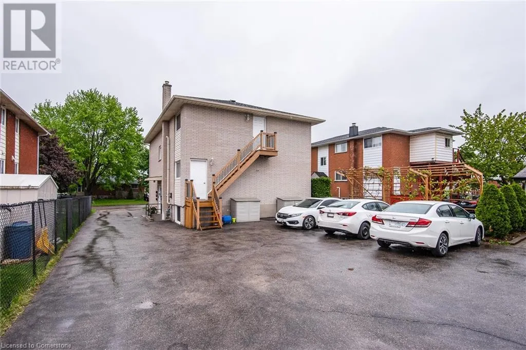 82 CARNABY Crescent