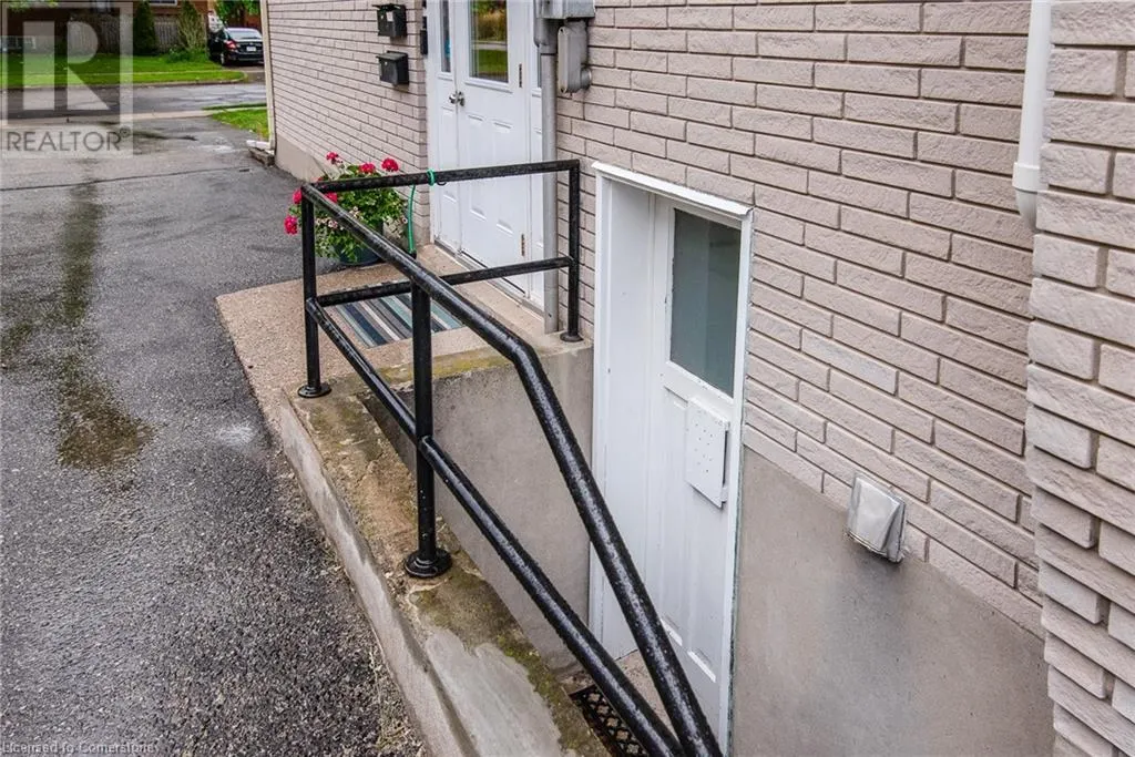 82 CARNABY Crescent