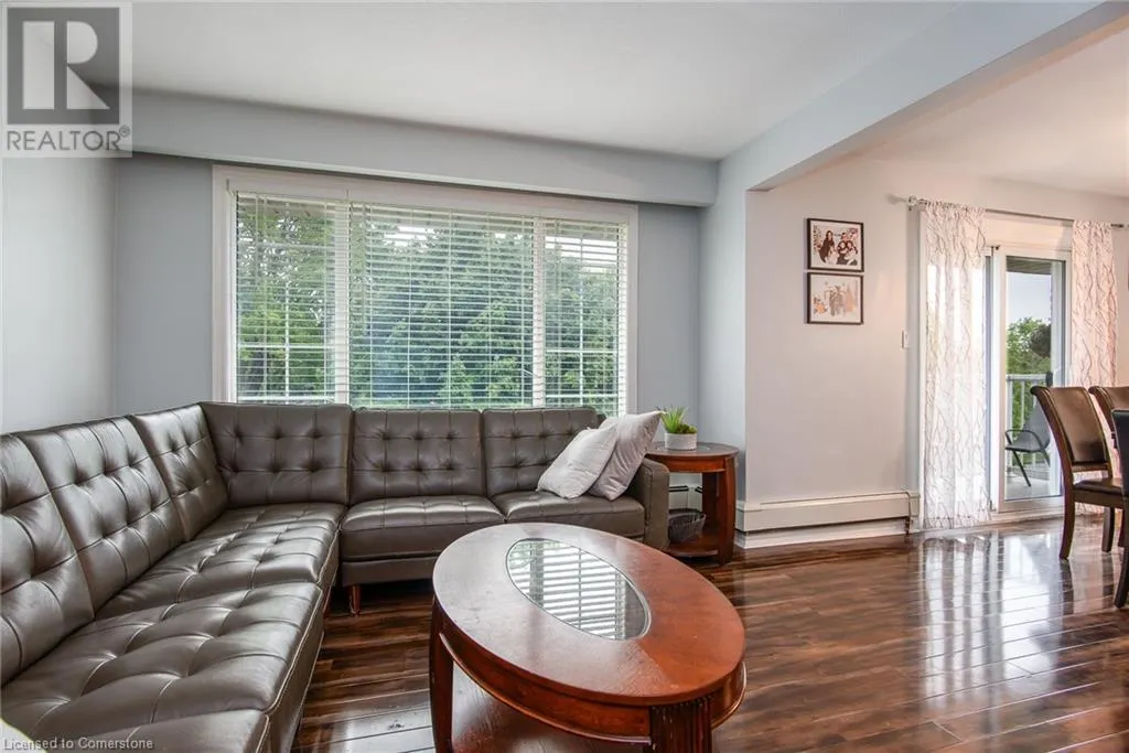 82 CARNABY Crescent