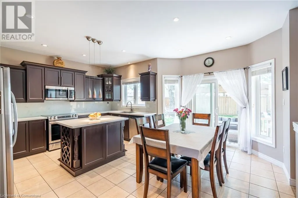 24 EDGECROFT Crescent