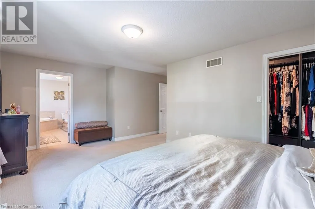 24 EDGECROFT Crescent