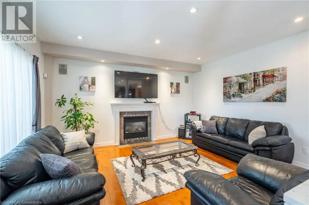 24 EDGECROFT Crescent