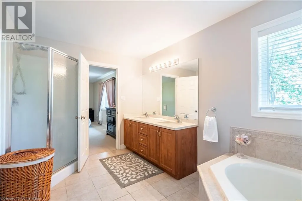 24 EDGECROFT Crescent