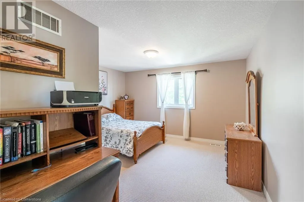 24 EDGECROFT Crescent