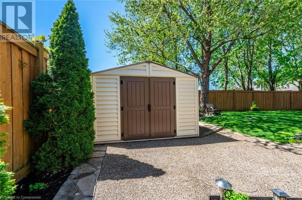 24 EDGECROFT Crescent