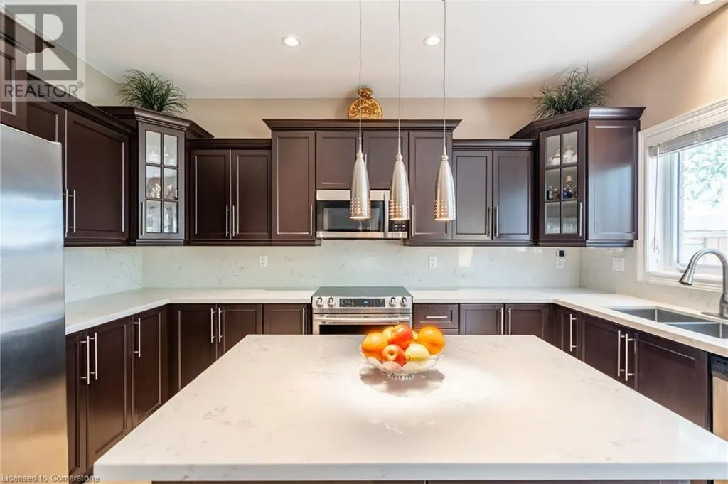 24 EDGECROFT Crescent
