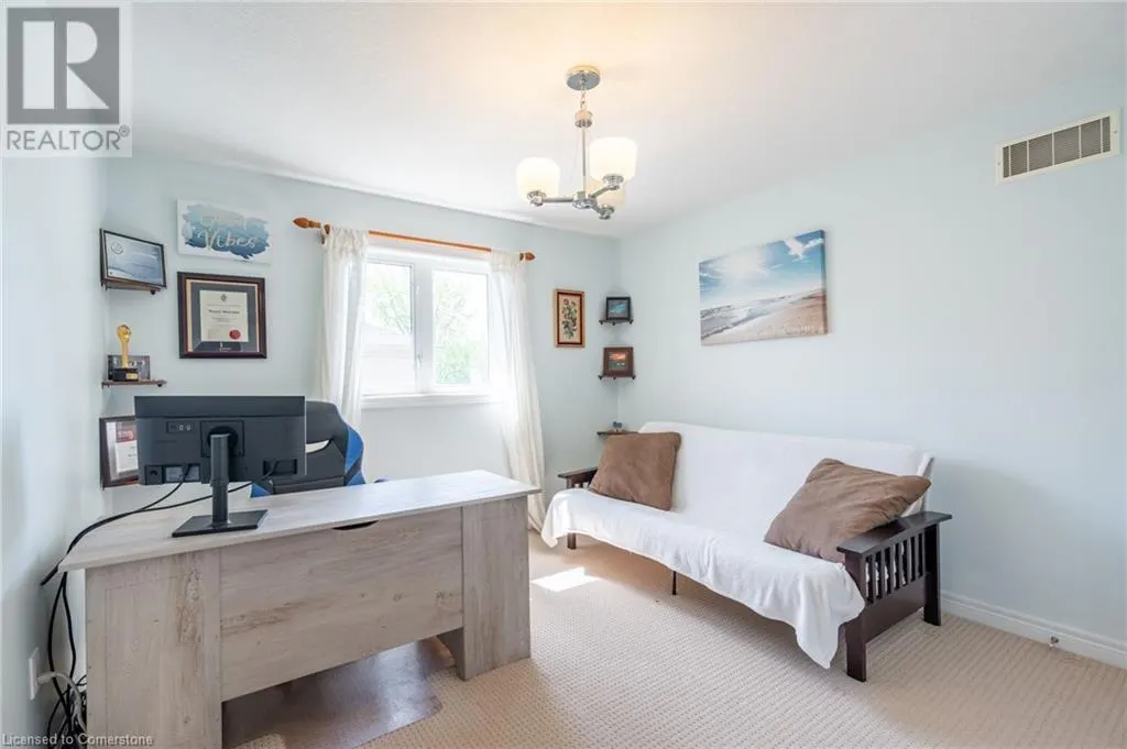 24 EDGECROFT Crescent