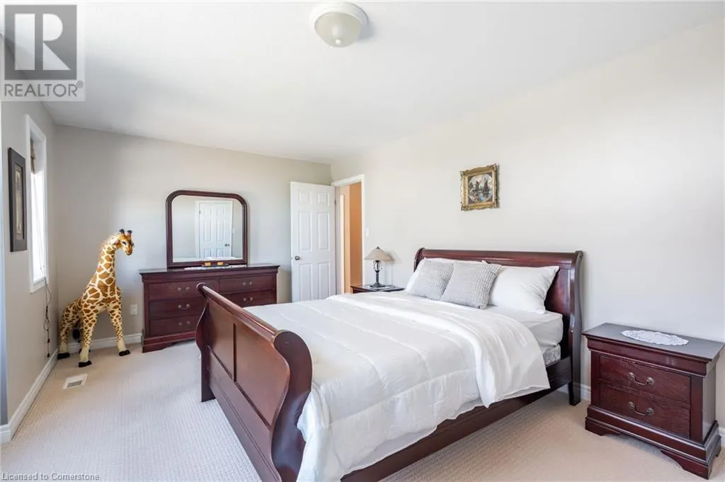 24 EDGECROFT Crescent