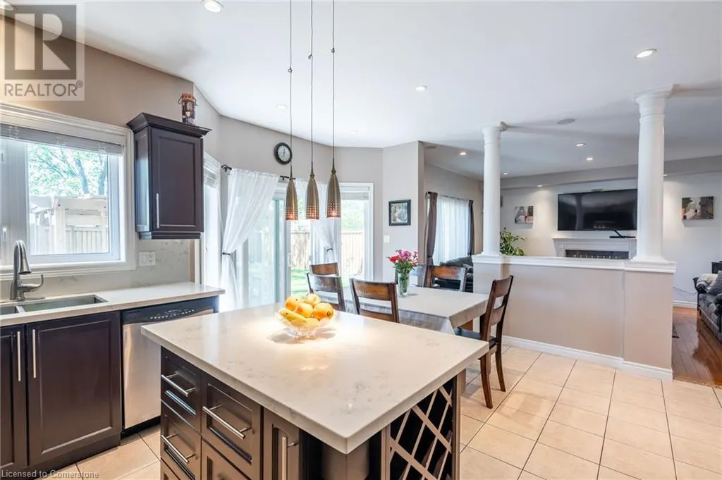 24 EDGECROFT Crescent