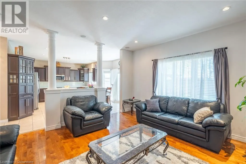 24 EDGECROFT Crescent