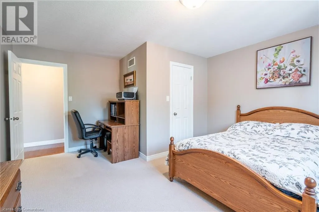 24 EDGECROFT Crescent