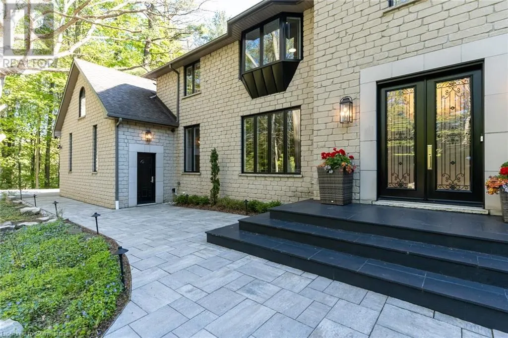 18 ELDER Crescent