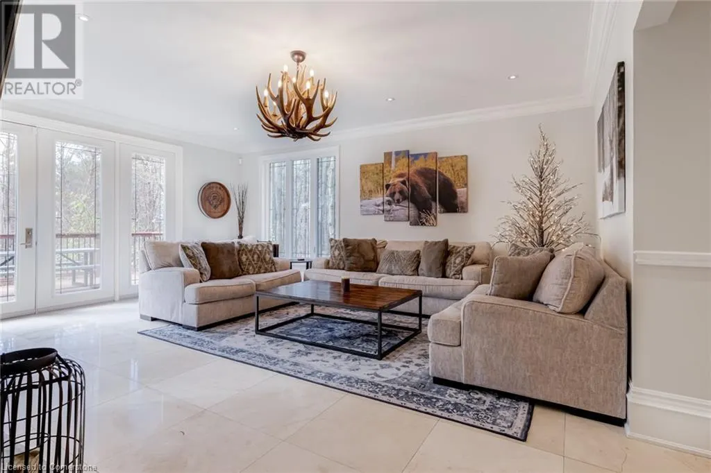 18 ELDER Crescent