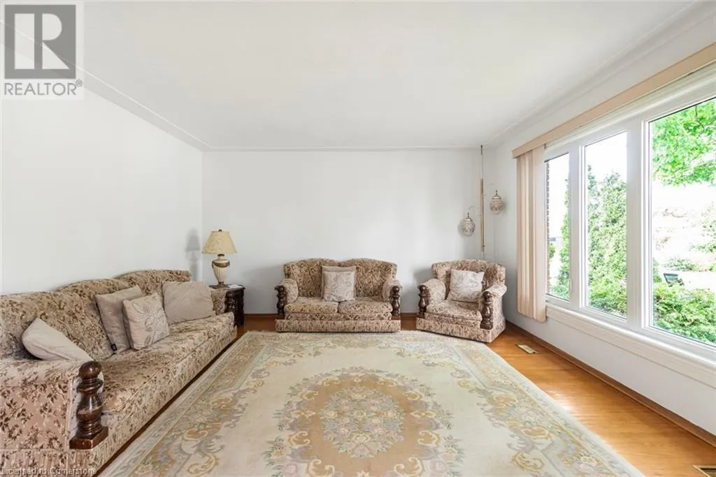 30 GREENINGDON Drive