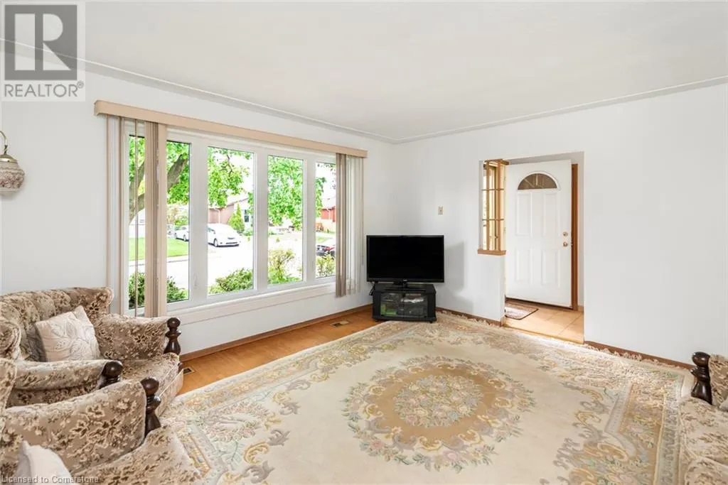 30 GREENINGDON Drive
