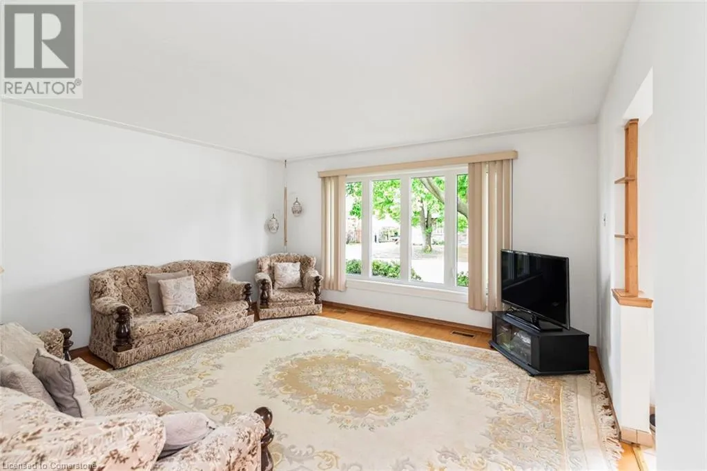 30 GREENINGDON Drive