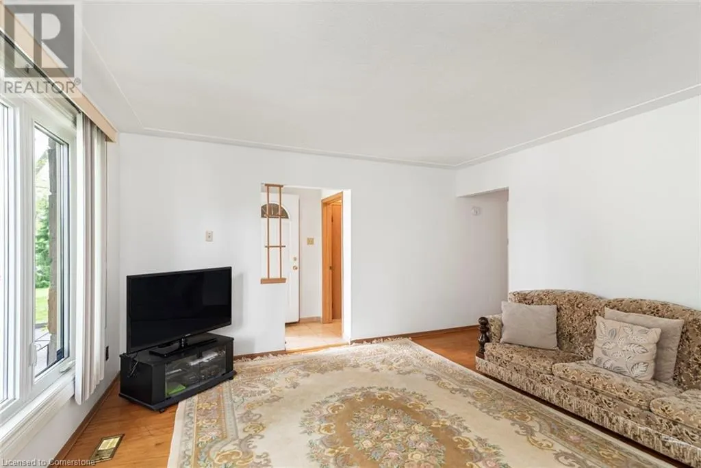 30 GREENINGDON Drive