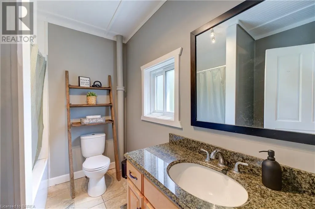 9 CURTIS Avenue S
