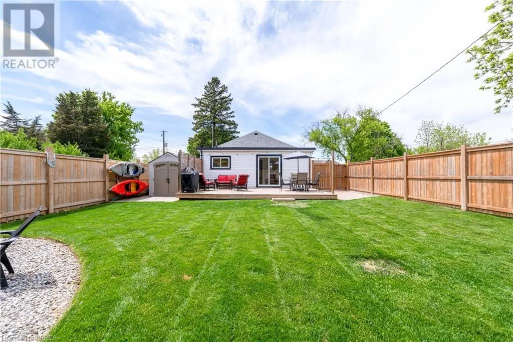 9 CURTIS Avenue S