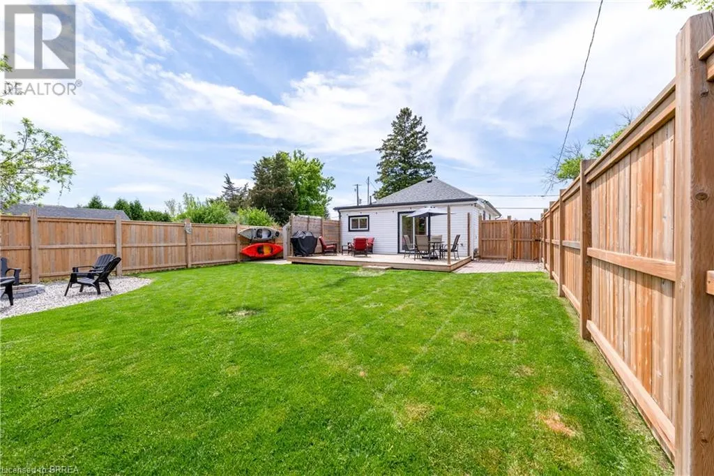 9 CURTIS Avenue S