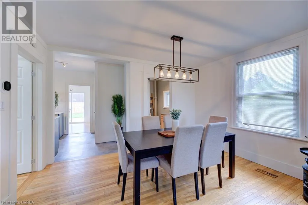 9 CURTIS Avenue S