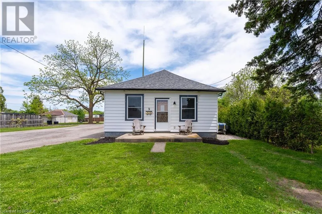 9 CURTIS Avenue S