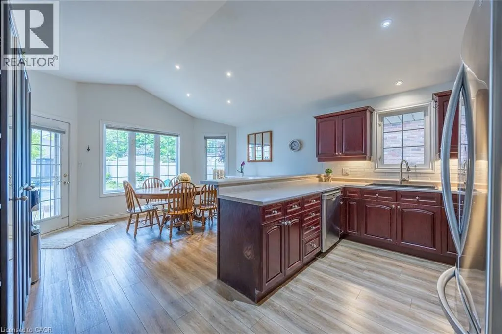 6 VIOLA Court