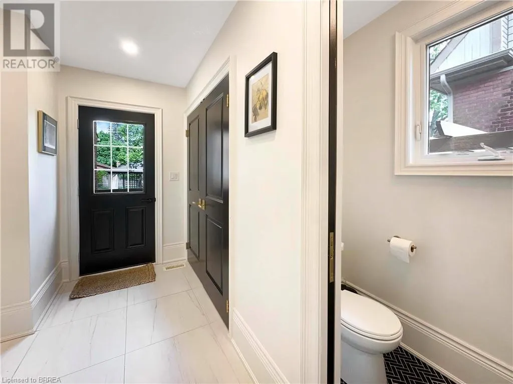 5 HAWARDEN Avenue