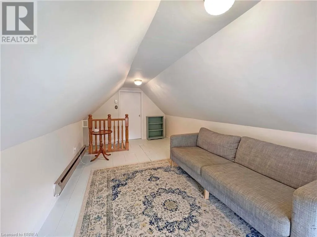 5 HAWARDEN Avenue