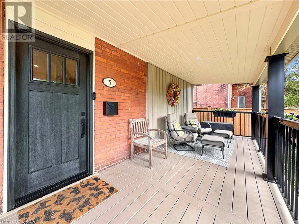 5 HAWARDEN Avenue