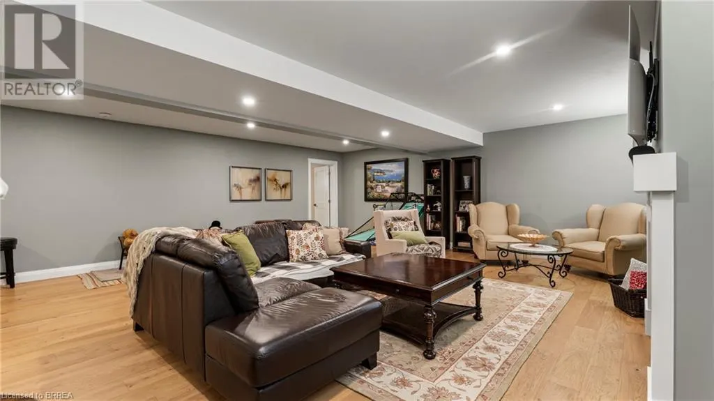 52 BEECHNUT Lane