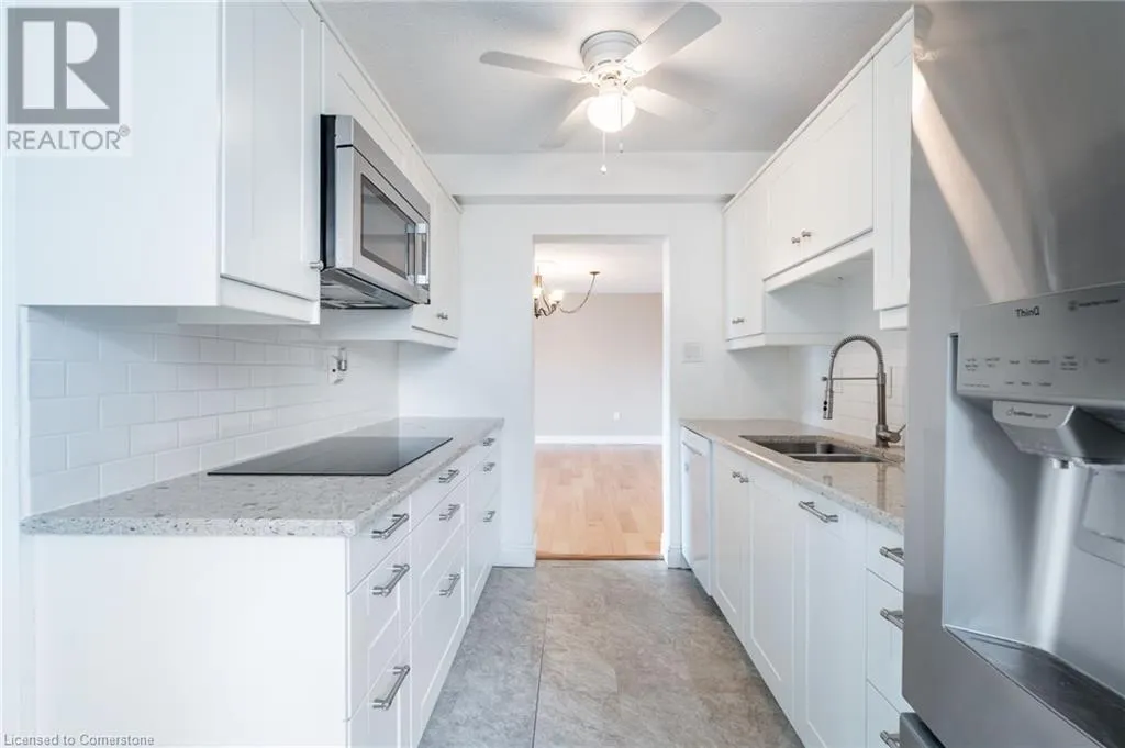 28 ROBINSON Street N Unit# 305, #305