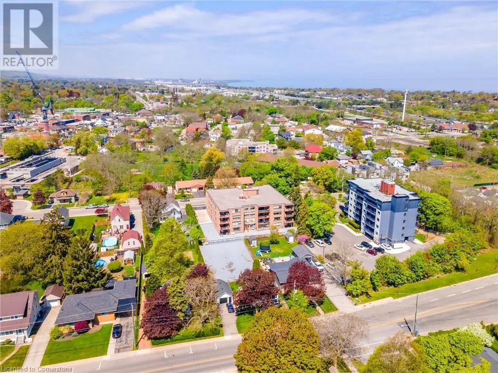 28 ROBINSON Street N Unit# 305, #305