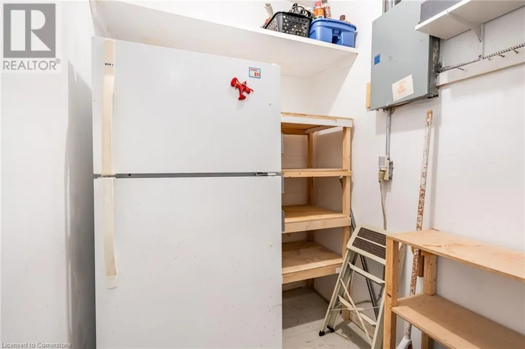 28 ROBINSON Street N Unit# 305, #305