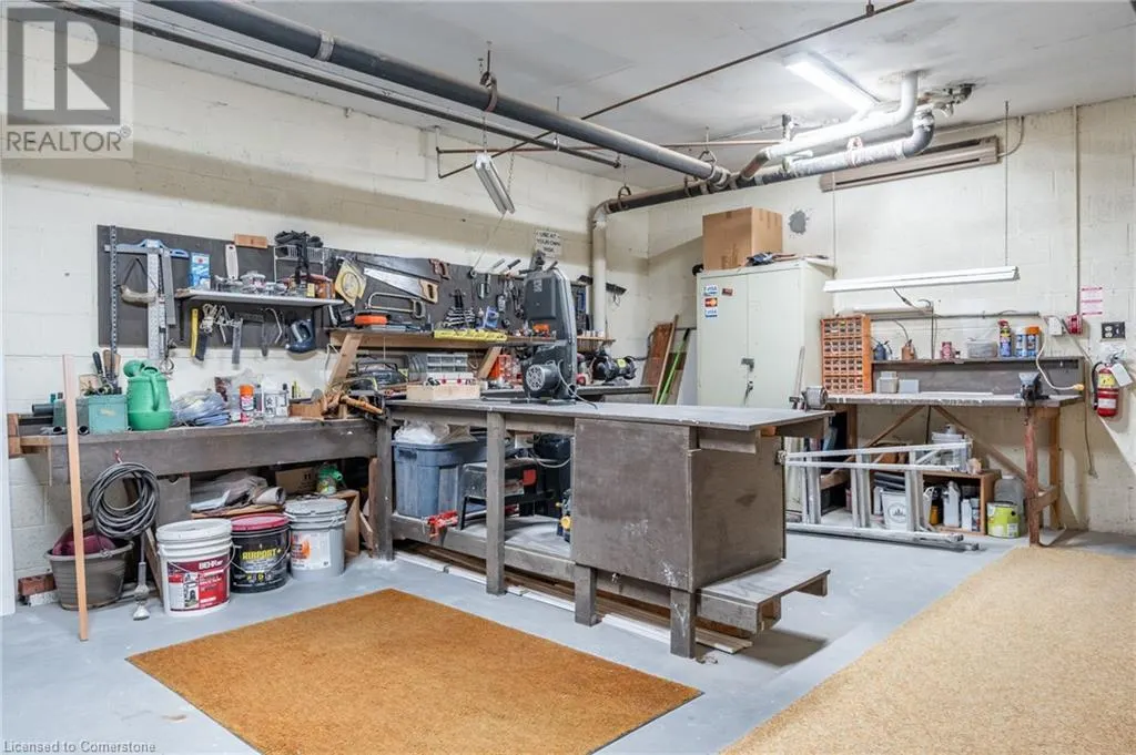 28 ROBINSON Street N Unit# 305, #305